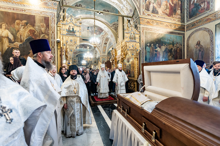 Божественная литургия и отпевание протоиерея Александра Ганабы в Троицком кафедральном соборе Подольска